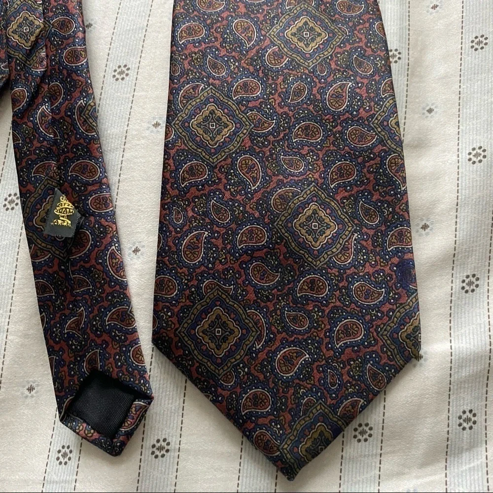 Marshall Field’s store for Men tie pure silk made in USA Red Navy Gold